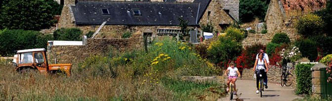Balade à vélo en famille sur l'Ile de Bréhat Balade à vélo en famille sur l'Ile de Bréhat